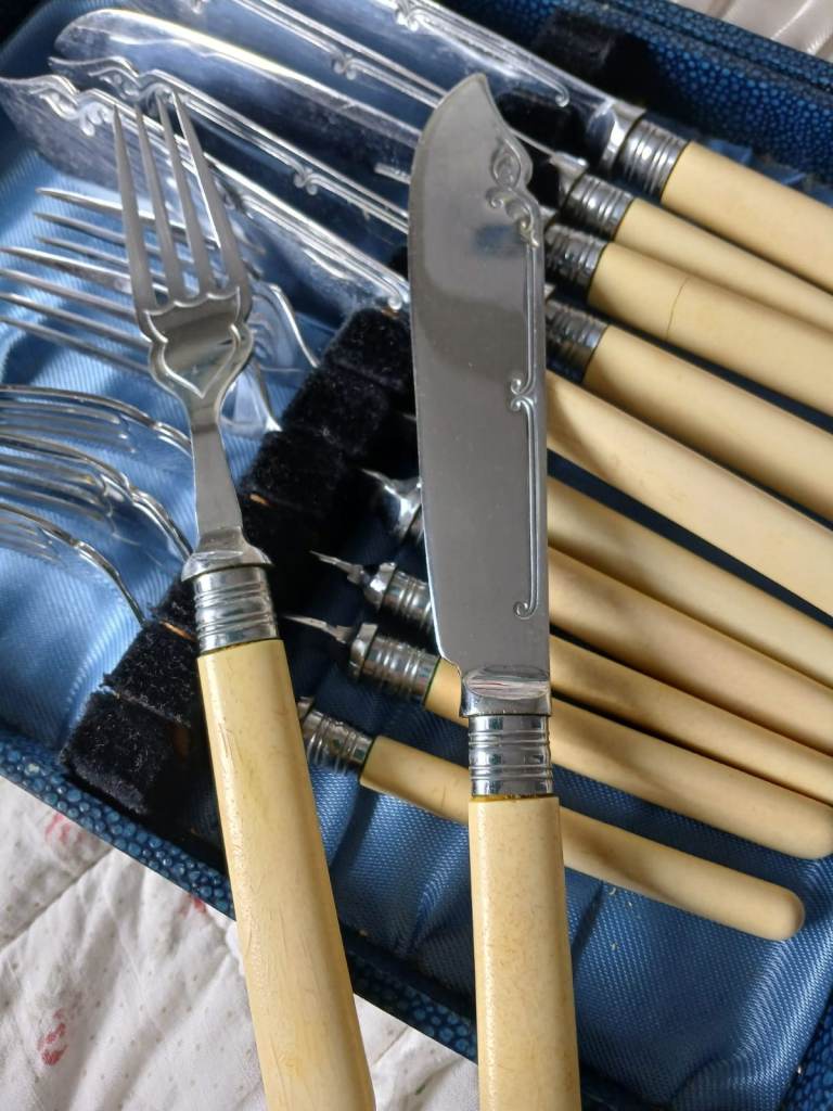 Fish knives & forks