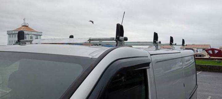 Renault Traffic/Vauxhall Vivaro Van Full set Roof Bars with fittings 