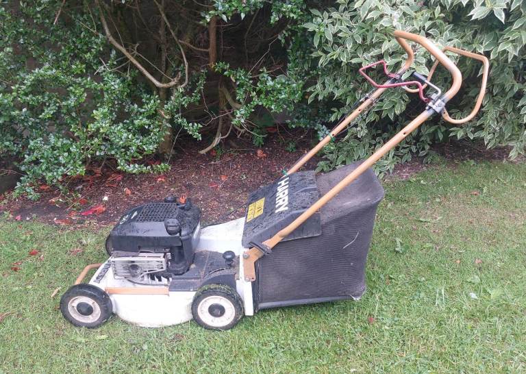 Harry Self Propelled Electric Start Petrol Lawn Mower - Needs Serviced