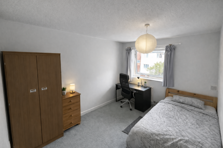 Near uni - double and single room in Fallowfield M14