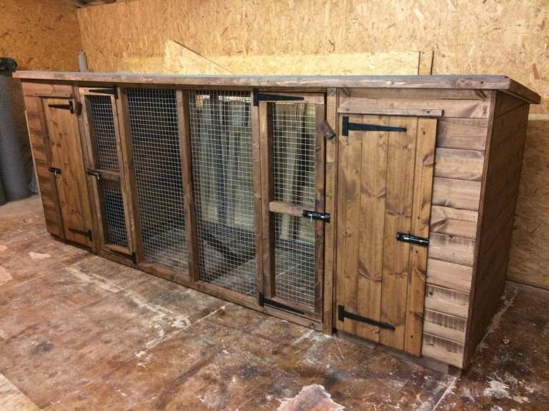 Double dog kennel with centre Run