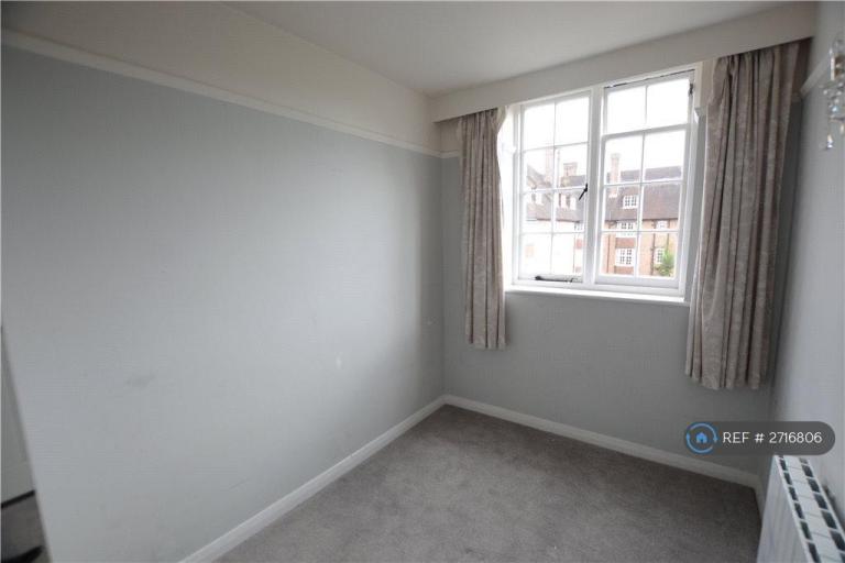 2 bedroom flat in Lawn Road, Guildford, GU2 (2 bed) (#2716806)