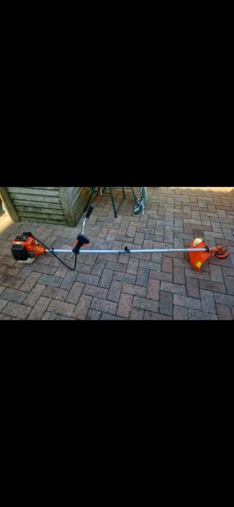 Petrol strimmer 