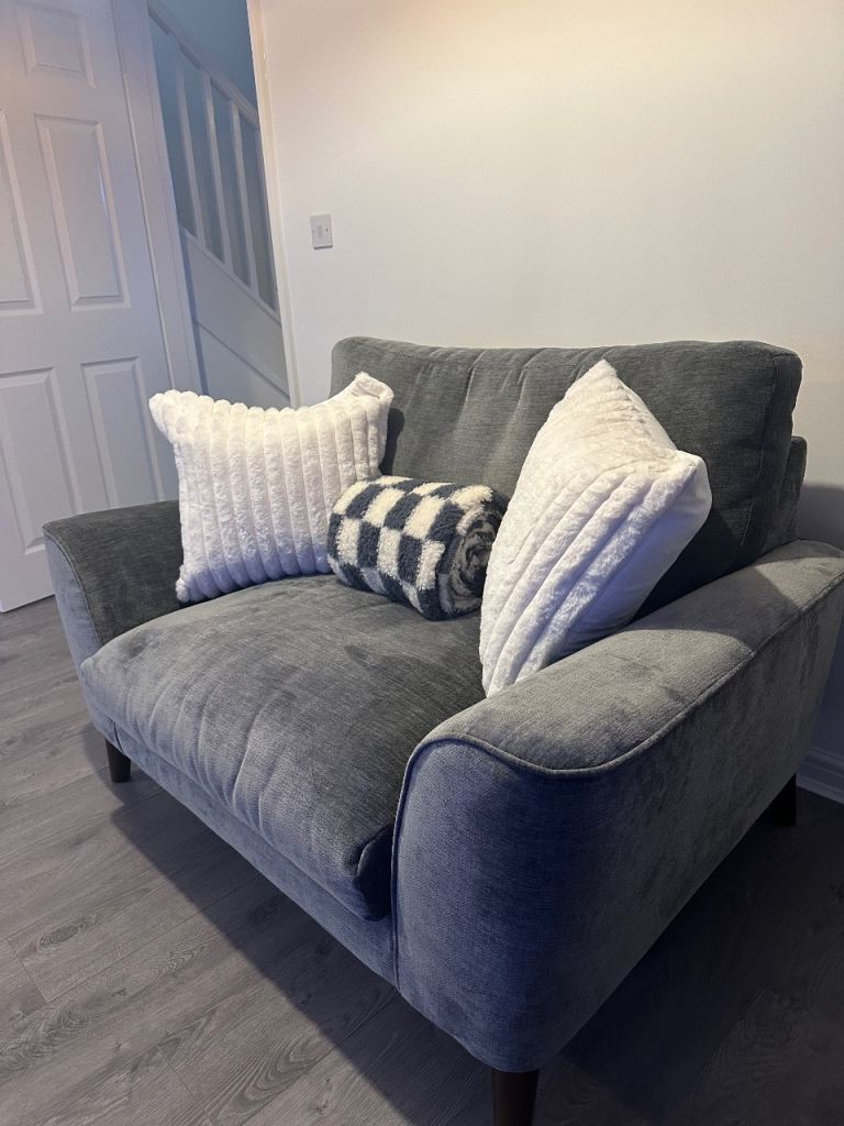 Snuggle chair 