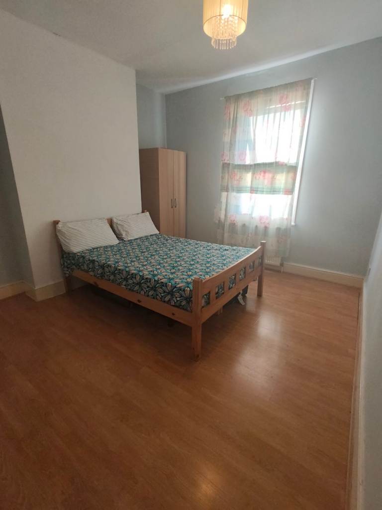 One double bedroom in a house share