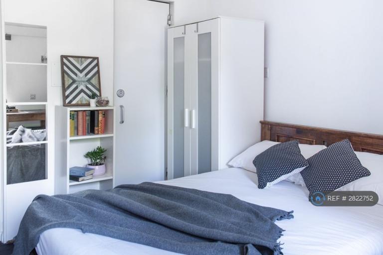 Studio flat in Mapesbury Road, London, NW2 (#2822752)