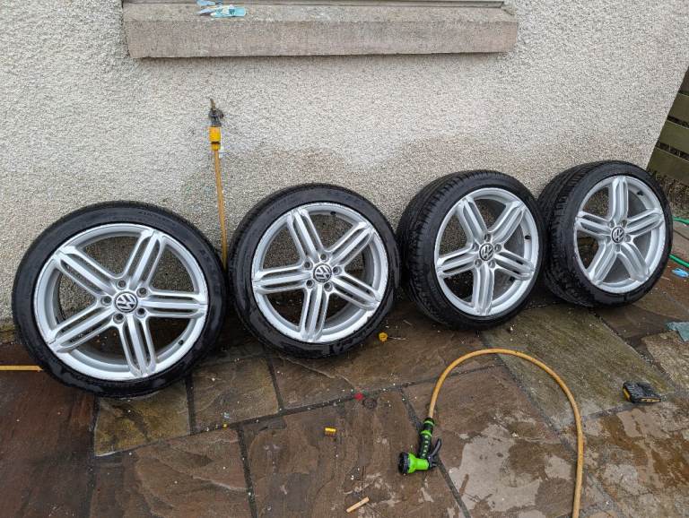 Audi 18" 'Peeler' Genuine Alloys with good tyres. 225 40 18