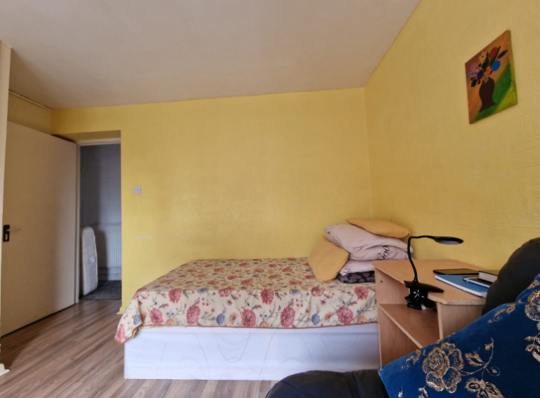 Spacious and Cosy Double Rooms for Rent in - TW4 6EE