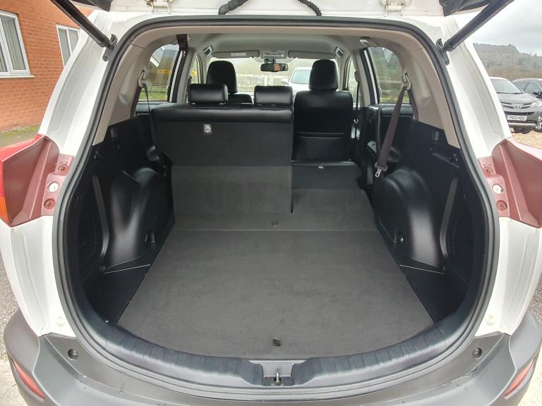 2015 Toyota RAV4 2.2 D-4D Invincible SUV 5dr Diesel Manual 4WD Euro 5 (150 ps)