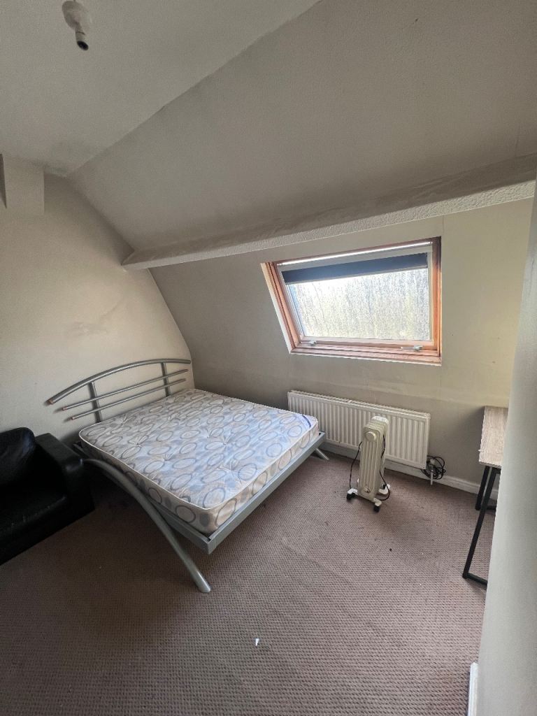 image for Double Bedroom Available in 3 Bed Salford House 