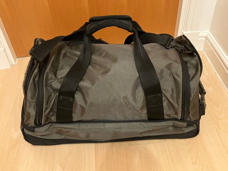 Grey / black hold-all bag with wheels Dunlop