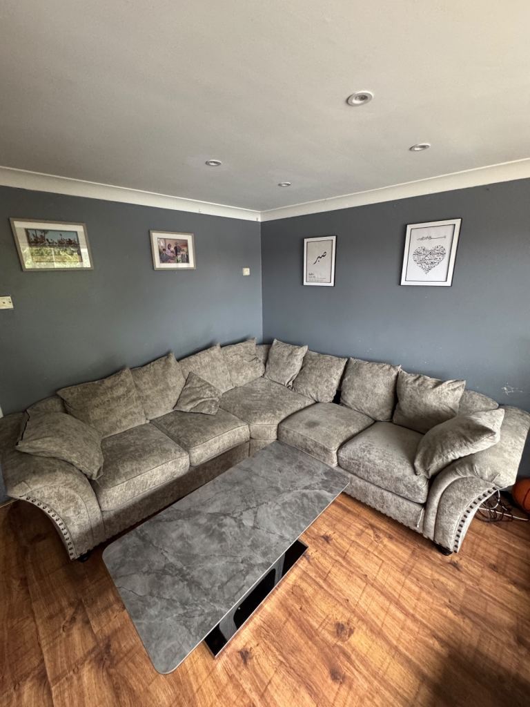 Large Corner Sofa in Grey Fabric – Comfy & Spacious