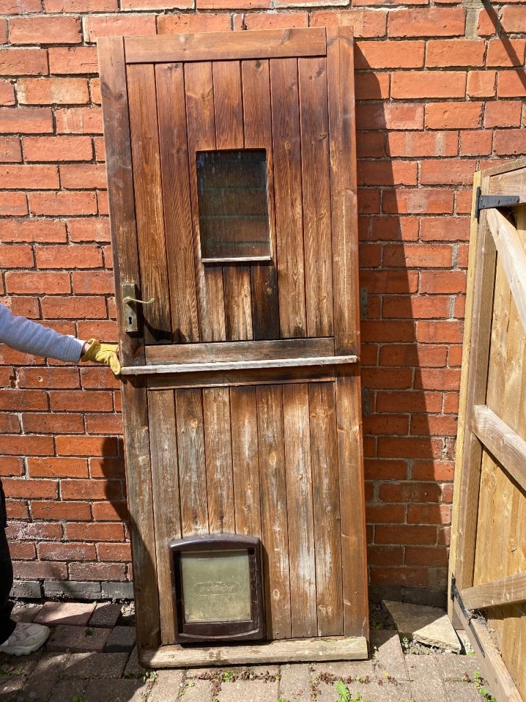 Wooden Stable Door with Cat/dogFlap