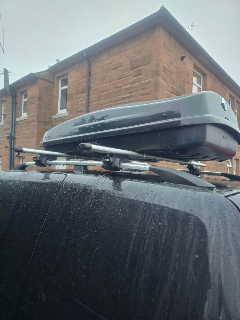 Roof box and bars 