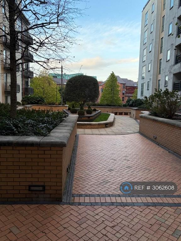 2 bedroom flat in Bowman Lane, Leeds, LS10 (2 bed) (#3062608)