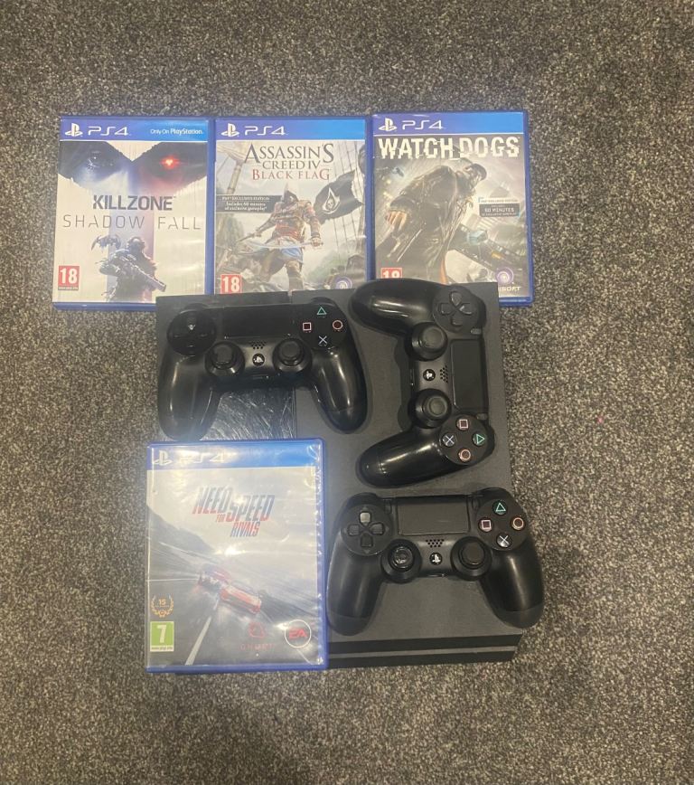 PS4 bundle.    3 Controller.    Need For Speed.
