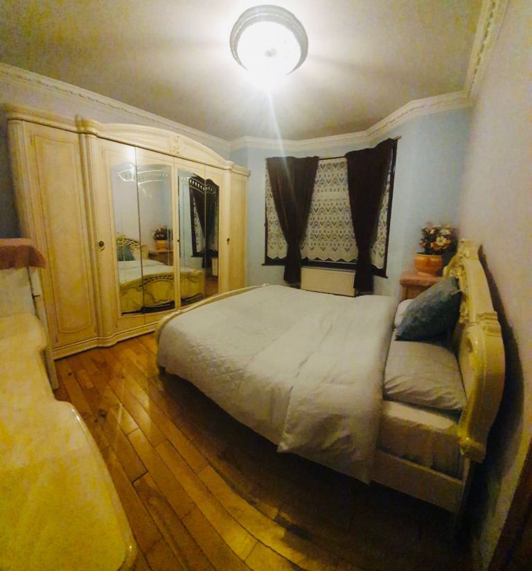 (Not a studio)Double room including bills for single occupancy Postcode E11 4EQ
