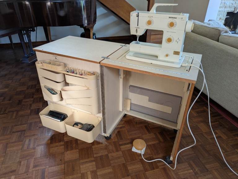 Bernina 900 Sewing Machine with Folding Cabinet