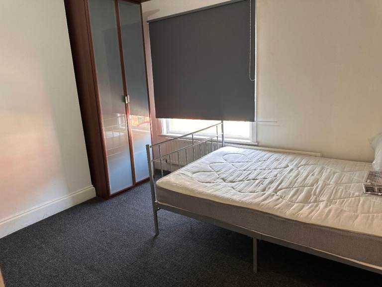 Rooms to share in CV2 Available now