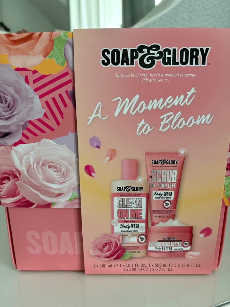 Brand New Soap & Glory 'A Moment to Bloom' Gift Set