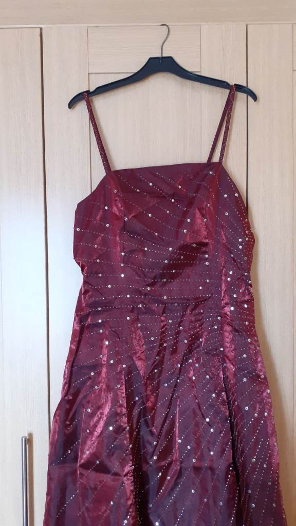 REDUCED Burgundy/ Maroon Ball Gown, Evening Dress. Size 16. New, never worn.
