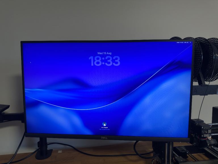 27” 1440p display (dell S2722DC)