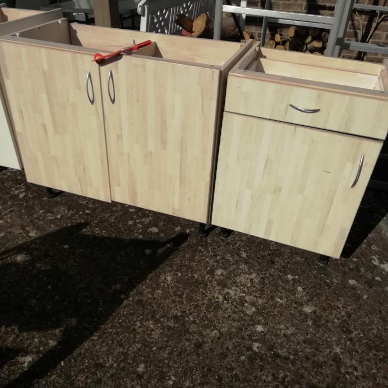 ****** FREE ***** Kitchen Cabinets