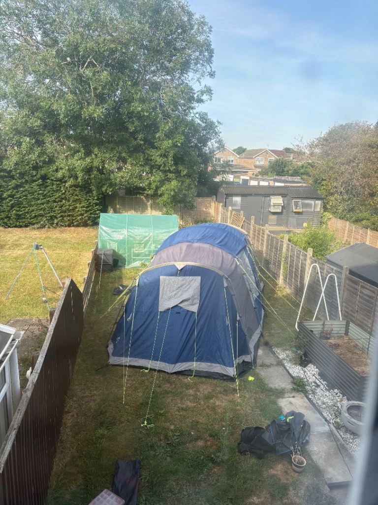 3/4 room tent and loads of extras 