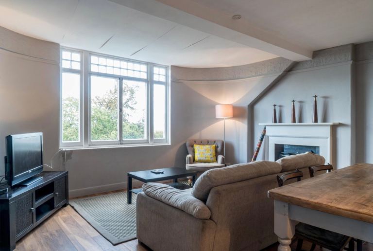 Beautiful 4 Bed Edinburgh Queen Street apartment with roof terrace