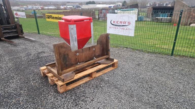 Quad atv Evans and pearce electric broadcaster for slug pellets grass seed etc tractor 