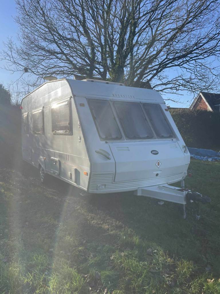 ABBEY 2000 FAMILY CARAVAN 4 BERTH END BATHROOM & FULL SIZE AWNING + ANNEX VGC FOR YEAR. 