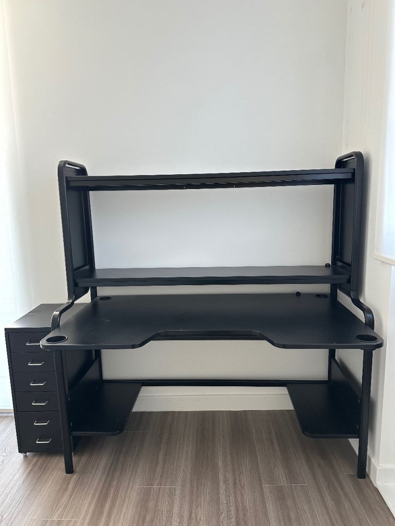Desk/Computer desk / Gaming desk IKEA Fredde black