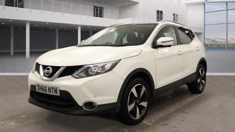 2017 Nissan Qashqai 1.2 DiG-T N-Connecta 5dr ++ PANROOF / NAV / CAMERA / ULEZ ++ HATCHBACK Petrol...