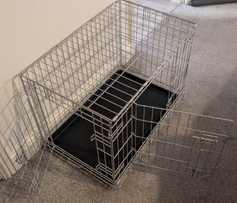 Grey pets at home double door small crate. 