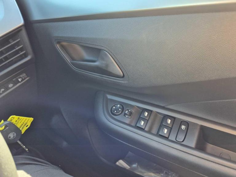 2025 Vauxhall Frontera 83kW Design 44kWh 5dr Auto HATCHBACK ELECTRIC Automatic