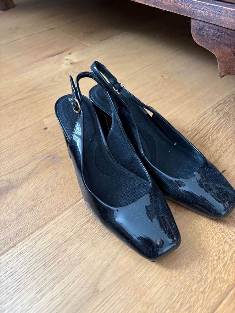 Anne Klein Black Heels