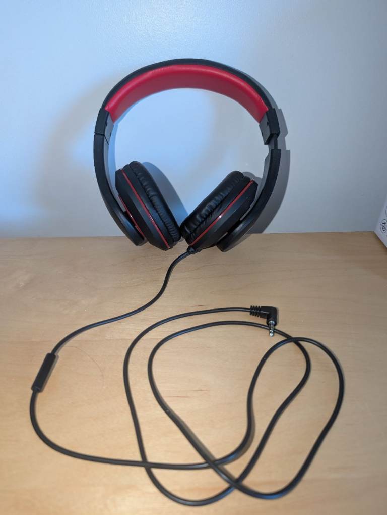 Like New 2 Pairs Of Gaming Headsets