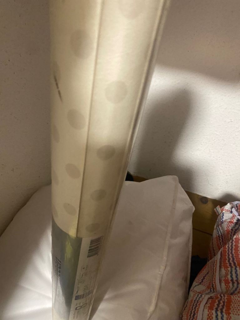 4 rolls of wall paper - £7 (Wallisdown)
