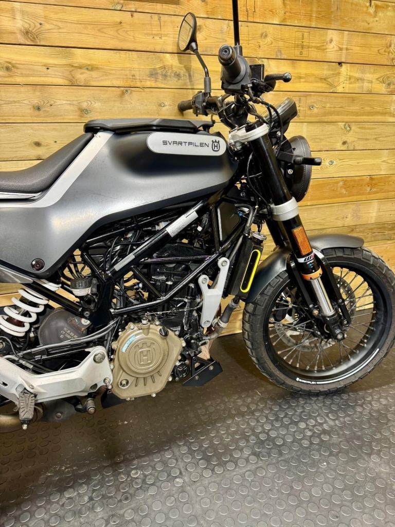Husqvarna SVARTPILEN 125 / 2021 model / covered 11.3k miles 