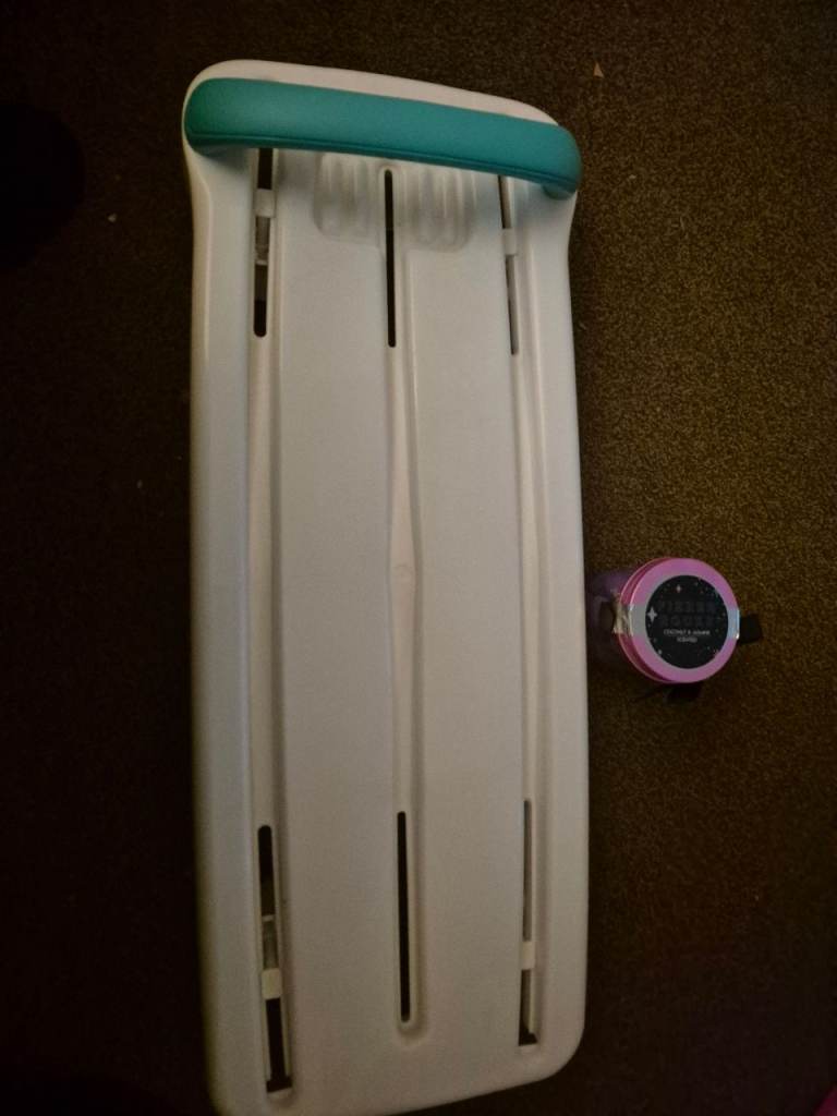 Adjustable bath seat 