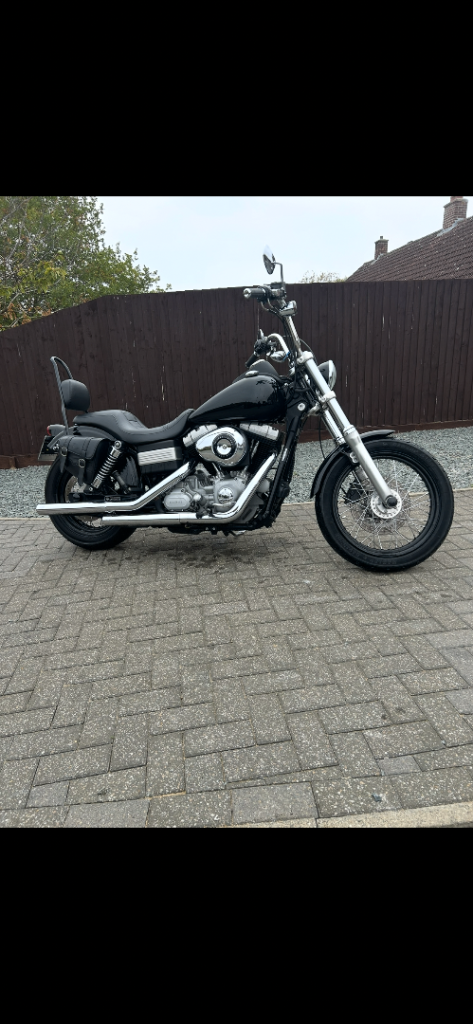 Harley Davidson dyna street Bob