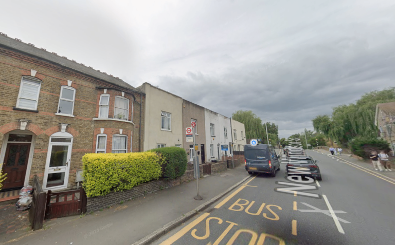 BENEFITS ACCEPTED - Self-Contained Studio Flat Available in Uxbridge Hillingdon UB8