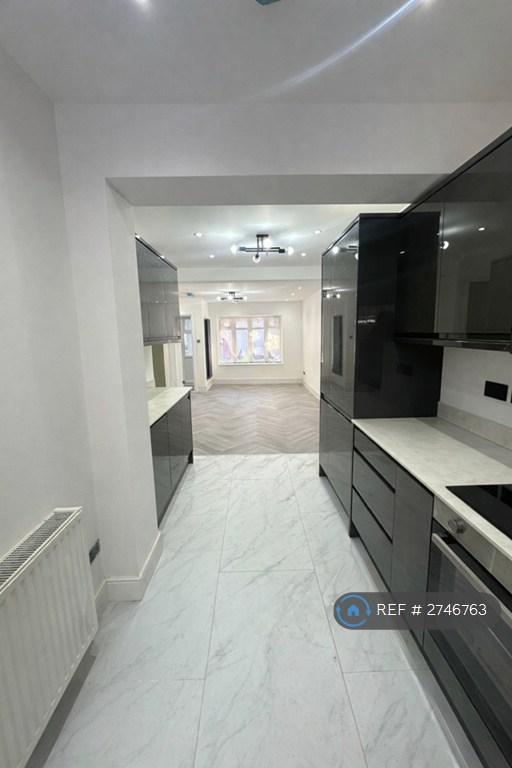 3 bedroom house in Crompton Close, Walsall, WS2 (3 bed) (#2746763)