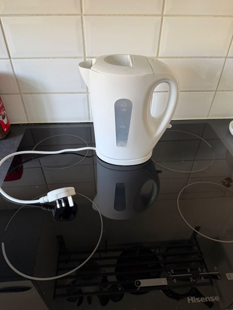 White Electric Kettle – Good Condition