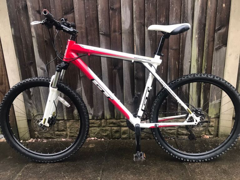 GT Avalanche 3 hydraulic Mountain Bike - Mint Condition 