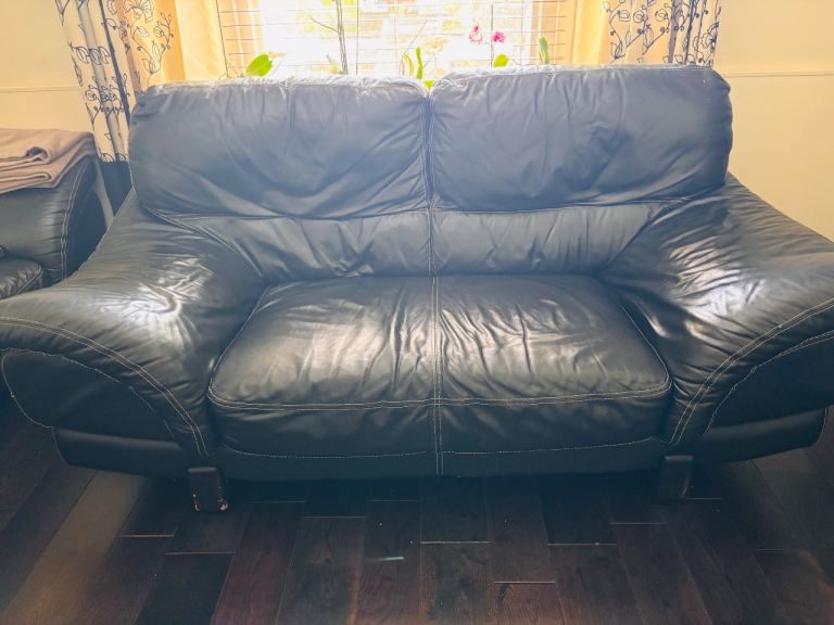 Beautiful Poltoarredo Italian leather furniture in good used condition.
