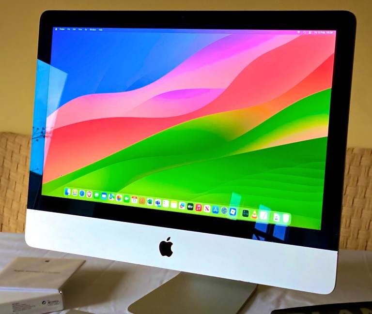 iMac 21.5, 256GB ssd, superb AIO with wireless keyboard and mouse