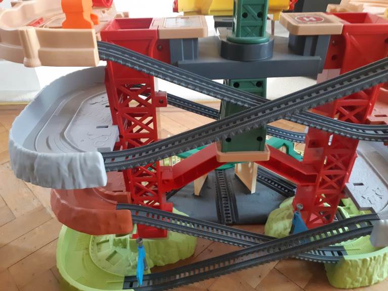 Trains & Cranes Super Tower