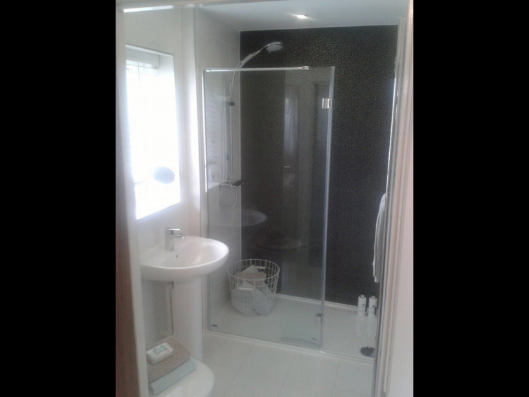 En-suite double room to rent in shared house