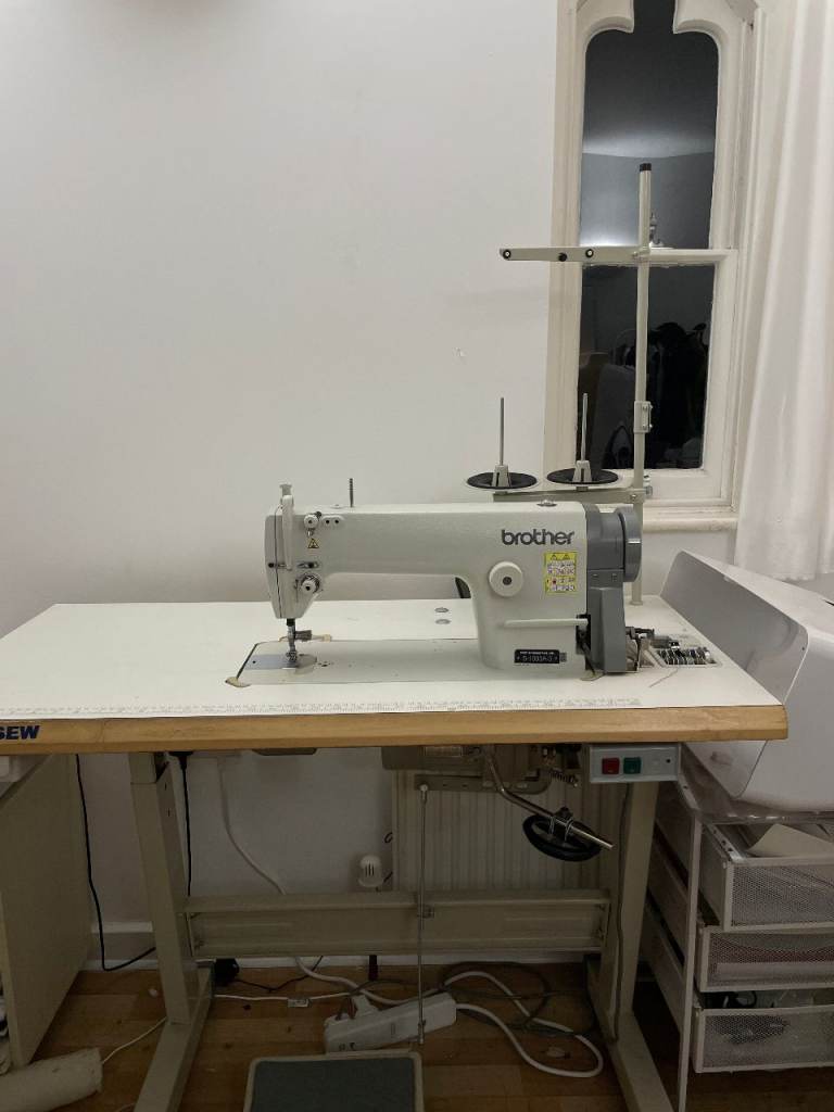 Brother S-1000A-3 Industrial Sewing Machine | Straight Stitch | Table & Motor